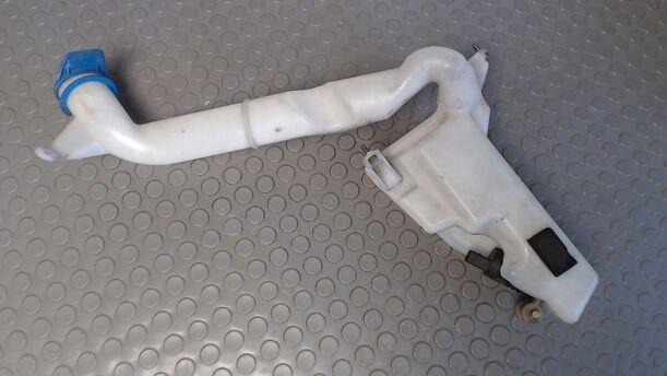 Foto: SCHEIBENWASCHBEHÄLTER eines VW Polo 1.2