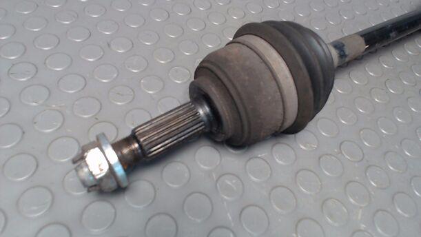 Foto: ANTRIEBSWELLE LINKS eines Nissan Micra 1.2