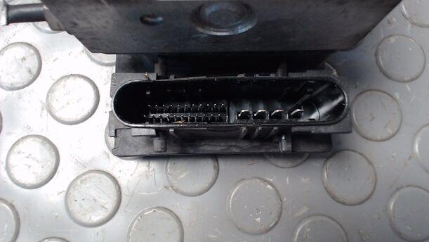 Foto: HAUPTBREMSAGGREGAT ABS eines Nissan Micra 1.2
