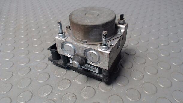 Foto: HAUPTBREMSAGGREGAT ABS eines Nissan Micra 1.2