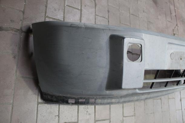 Foto: STOSSFÄNGER/STOßSTANGE VORN eines Ford Transit Connect (Kurz) Exclusive