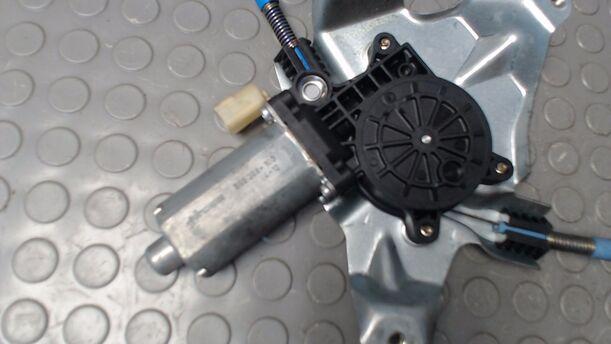 Foto: FENSTERHEBER ELEKTRISCH VORN LINKS eines Ford Transit Connect (Kurz) Stella