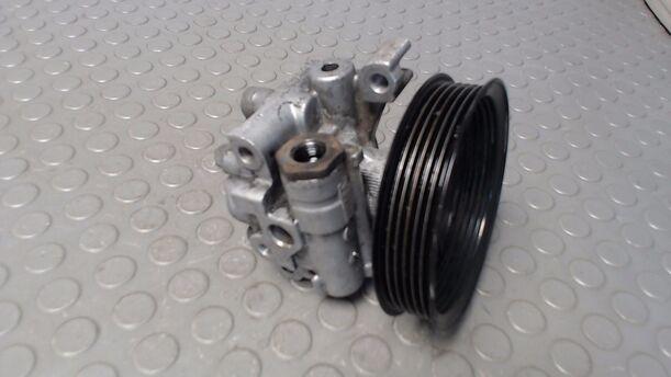 Foto: PUMPE SERVOLENKUNG eines Ford Transit Connect (Kurz) Stella