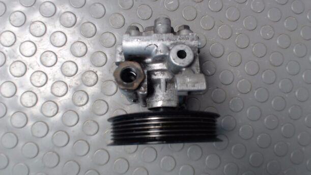 Foto: PUMPE SERVOLENKUNG eines Ford Transit Connect (Kurz) Stella