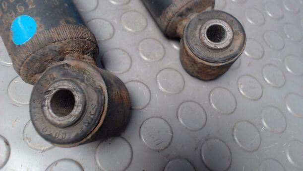 Foto: STOSSDÄMPFERPAAR HINTEN eines Ford Transit Connect (Kurz) Stella