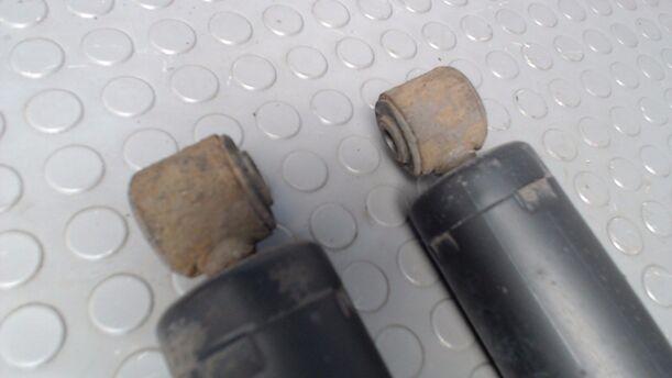 Foto: STOSSDÄMPFERPAAR HINTEN eines Ford Transit Connect (Kurz) Stella