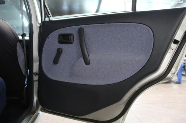 Foto: TÜR HINTEN RECHTS eines Daihatsu Cuore
