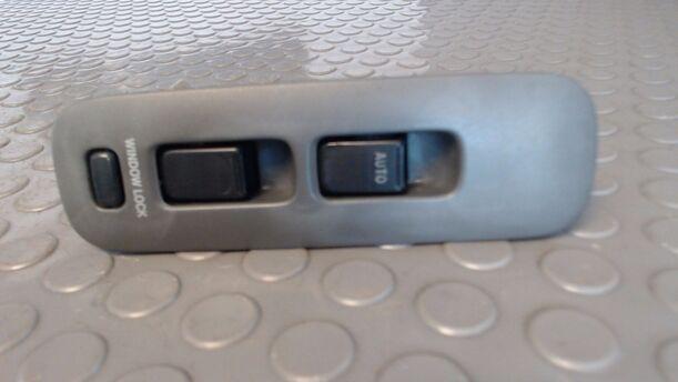 Foto: FENSTERHEBERSCHALTER eines Suzuki Baleno 1.8