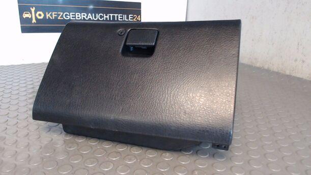 Foto: HANDSCHUHFACH eines Mazda MX-3 V6 24V CL