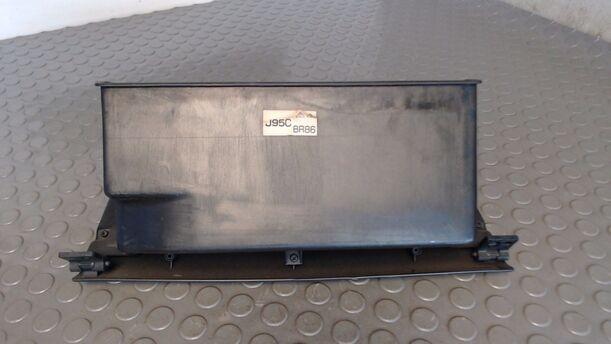 Foto: HANDSCHUHFACH eines Mazda MX-3 V6 24V CL