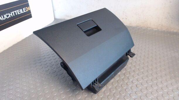 Foto: HANDSCHUHFACH eines Ford Fiesta 1.3