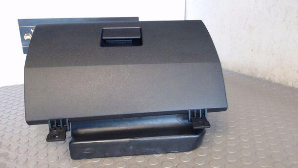 Foto: HANDSCHUHFACH eines Ford Fiesta 1.3