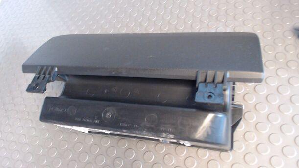 Foto: HANDSCHUHFACH eines Ford Fiesta 1.3
