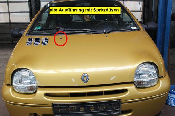 Foto: MOTORHAUBE eines Renault Twingo 1.2