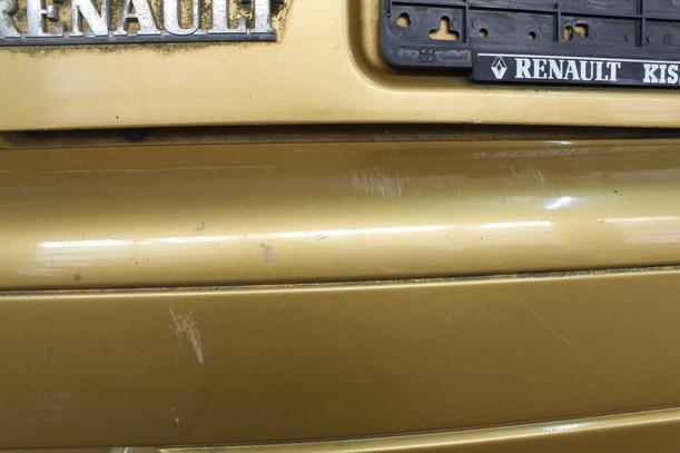 Foto: STOßSTANGE HINTEN eines Renault Twingo 1.2