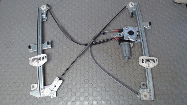 Foto: FENSTERHEBER ELEKTRISCH RECHTS eines Citroen Berlingo 1.9 D SX