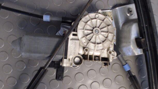 Foto: FENSTERHEBER ELEKTRISCH VORN RECHTS (4/5-TÜRER) eines VW Polo 50 Exclusive