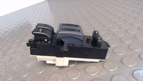 Foto: FENSTERHEBERSCHALTER eines Daihatsu Cuore
