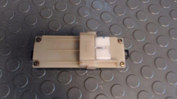 Foto: FENSTERHEBERSCHALTER eines Daihatsu Cuore