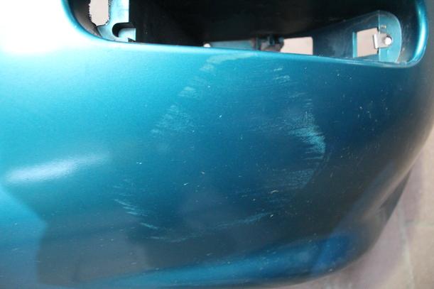Foto: STOßSTANGE VORN eines Mazda 121 16V Canvas Top Stella