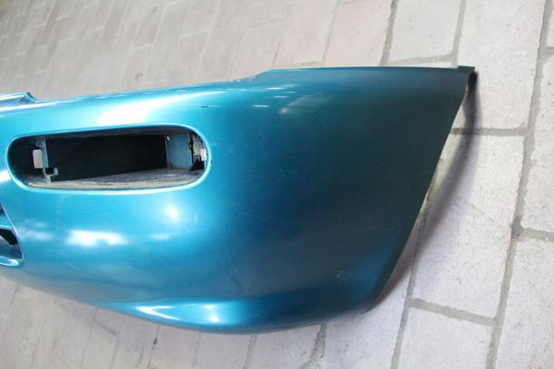 Foto: STOßSTANGE VORN eines Mazda 121 16V Canvas Top Stella