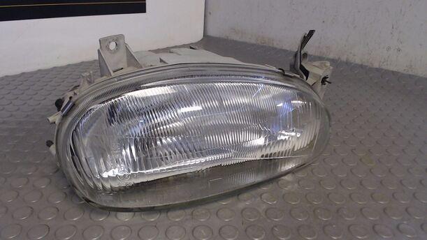 Foto: SCHEINWERFER RECHTS eines Mazda 121 16V Canvas Top Stella