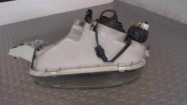 Foto: SCHEINWERFER RECHTS eines Mazda 121 16V Canvas Top Stella