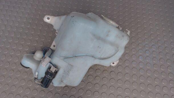 Foto: SCHEIBENWASCHBEHÄLTER eines Mazda 121 16V Canvas Top Stella