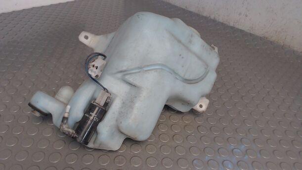 Foto: SCHEIBENWASCHBEHÄLTER eines Mazda 121 16V Canvas Top Stella