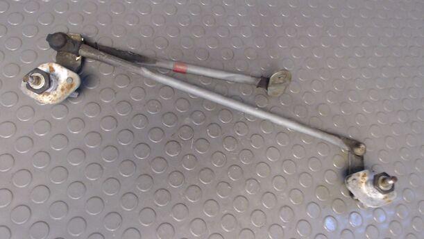 Foto: SCHEIBENWISCHERGESTÄNGE VORN eines Mazda 121 16V Canvas Top Stella