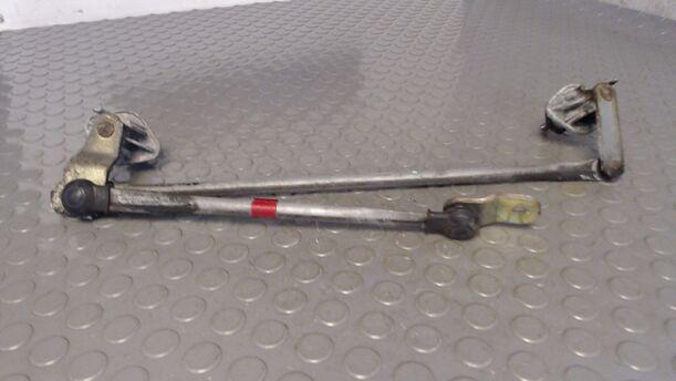 Foto: SCHEIBENWISCHERGESTÄNGE VORN eines Mazda 121 16V Canvas Top Stella