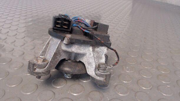 Foto: SCHEIBENWISCHERMOTOR VORN eines Mazda 121 16V Canvas Top Stella
