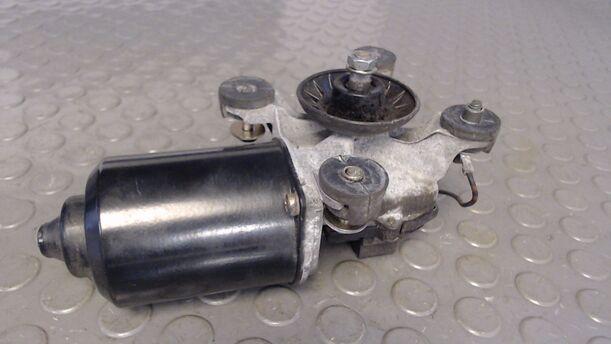 Foto: SCHEIBENWISCHERMOTOR VORN eines Mazda 121 16V Canvas Top Stella