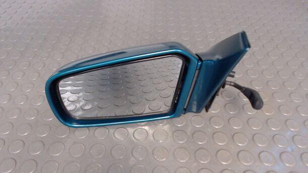 Foto: AUSSENSPIEGEL MECHANISCH LINKS eines Mazda 121 16V Canvas Top Jeans
