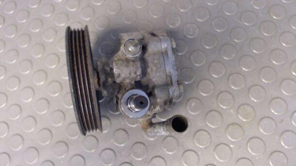 Foto: SERVOPUMPE eines Mazda 121 16V Canvas Top Stella