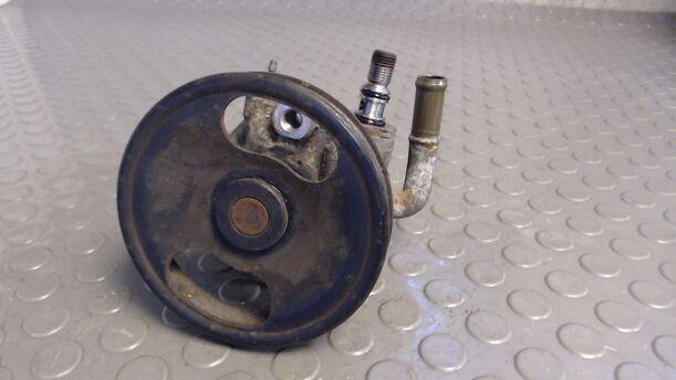 Foto: SERVOPUMPE eines Mazda 121 16V Canvas Top Stella