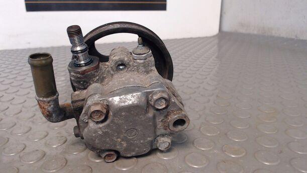 Foto: SERVOPUMPE eines Mazda 121 16V Canvas Top Stella