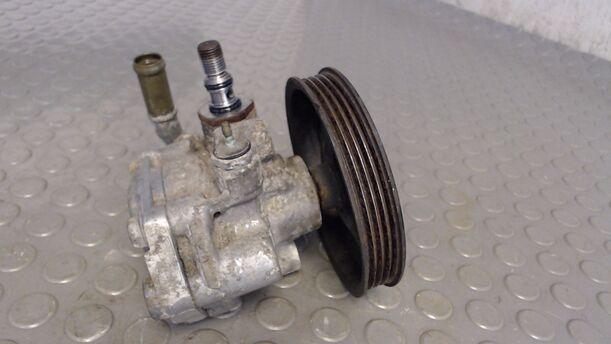 Foto: SERVOPUMPE eines Mazda 121 16V Canvas Top Stella