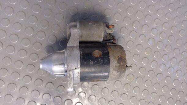 Foto: ANLASSER / STARTER eines Mazda 121 16V Canvas Top Stella
