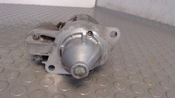 Foto: ANLASSER / STARTER eines Mazda 121 16V Canvas Top Stella