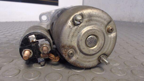 Foto: ANLASSER / STARTER eines Mazda 121 16V Canvas Top Stella