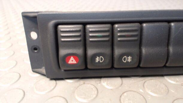 Foto: SCHALTERLEISTE/WARNBLINKSCHALTER eines Opel Sintra 2.2 16V LX