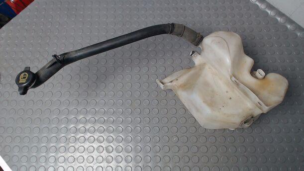 Foto: WASCHBEHÄLTER SCHEINWERFERREINIGUNG eines Opel Sintra 2.2 16V LX