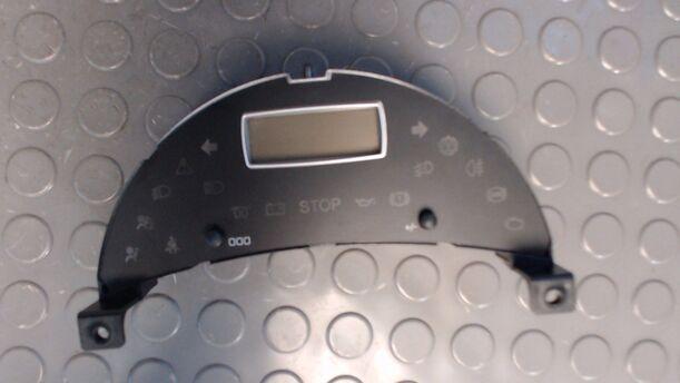 Foto: TACHOEINHEIT / KOMBIINSTRUMENT eines Citroen C8 2.0 HDi Exclusive