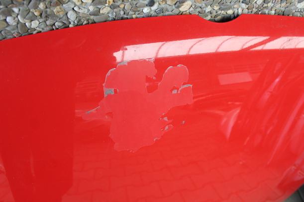 Foto: MOTORHAUBE eines VW Polo