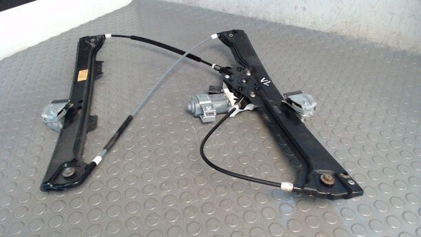 Foto: FENSTERHEBER ELEKTRISCH VORN LINKS eines BMW 525i GL