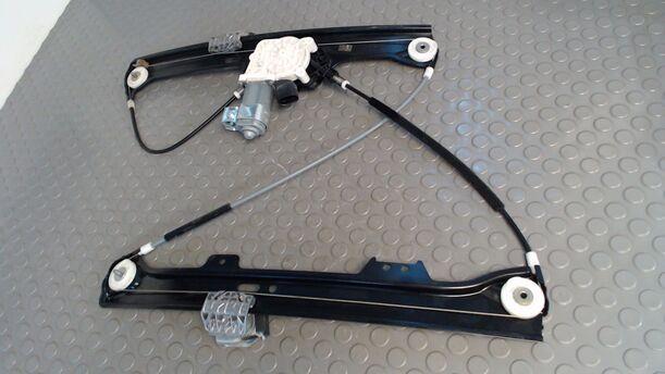 Foto: FENSTERHEBER ELEKTRISCH VORN LINKS eines BMW 525i GL