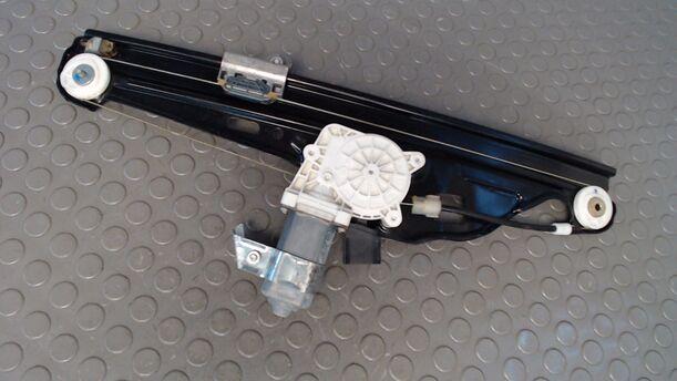Foto: FENSTERHEBER ELEKTRISCH HINTEN RECHTS eines BMW 525i (C)