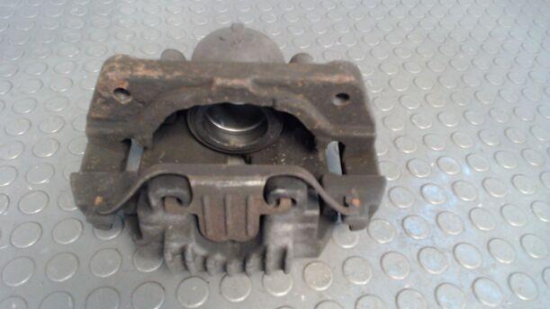 Foto: BREMSSATTEL VORN LINKS eines BMW 525i GL