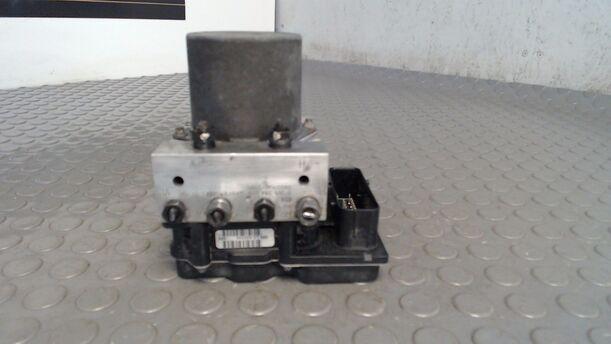 Foto: HAUPTBREMSAGGREGAT ABS eines BMW 525i GL